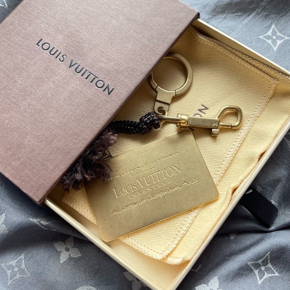 Louis Vuitton Key Ring – A Perfect Gift for Any Occasion - Picture 15 of 15